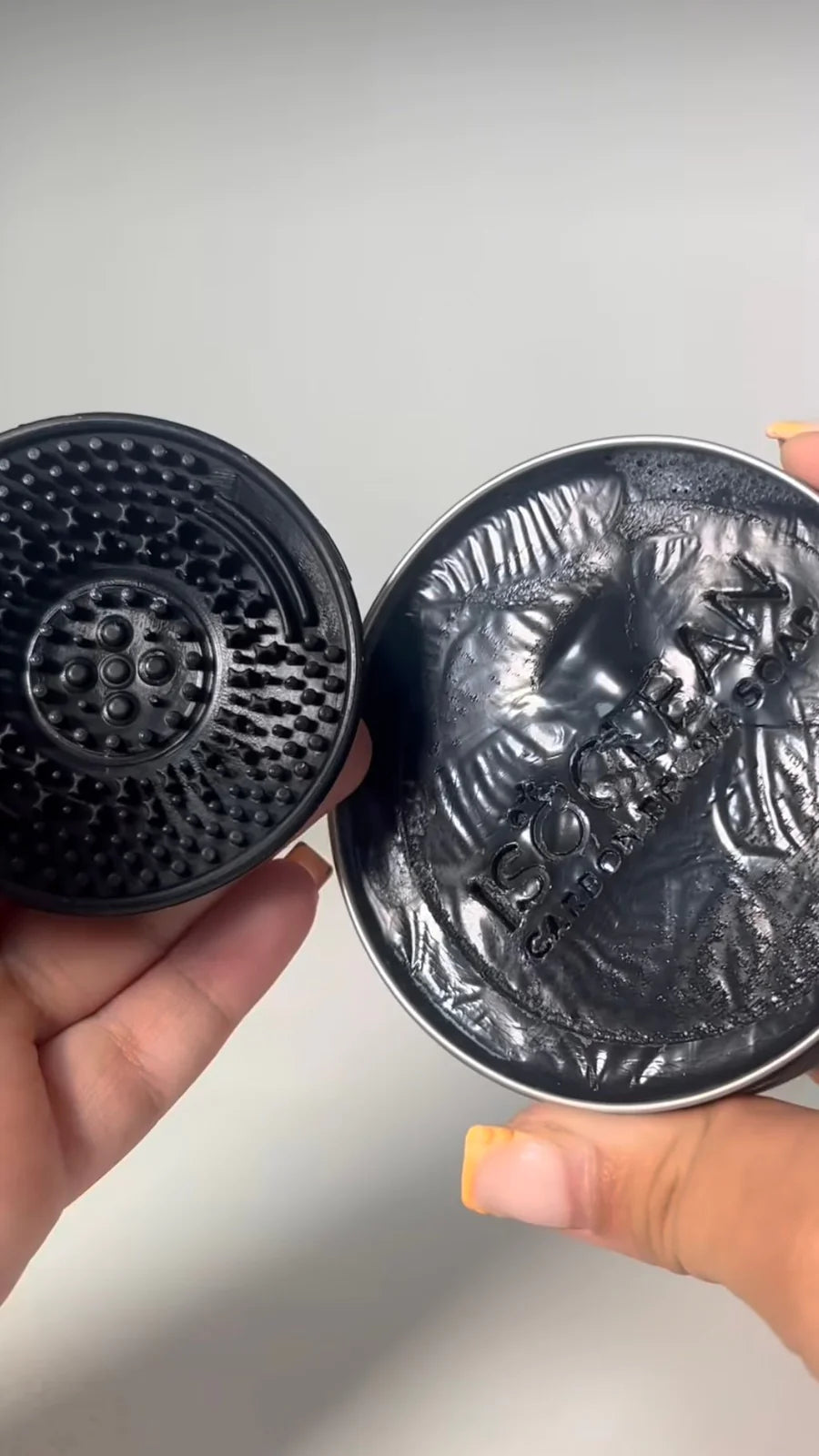 ISOCLEAN CARBON MAKEUP BRUSH SOAP
