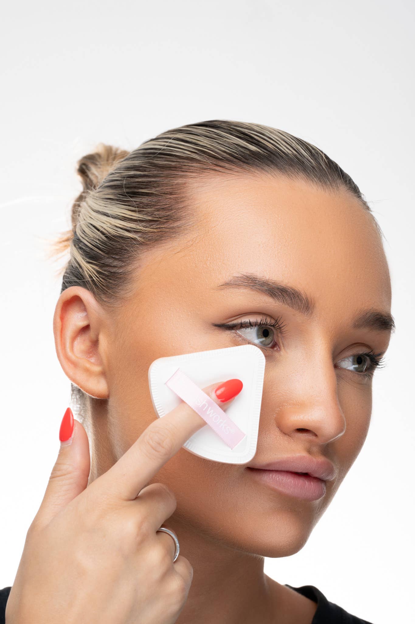 BRUSHWORKS TRIANGULAR PILLOW PUFF DUO
